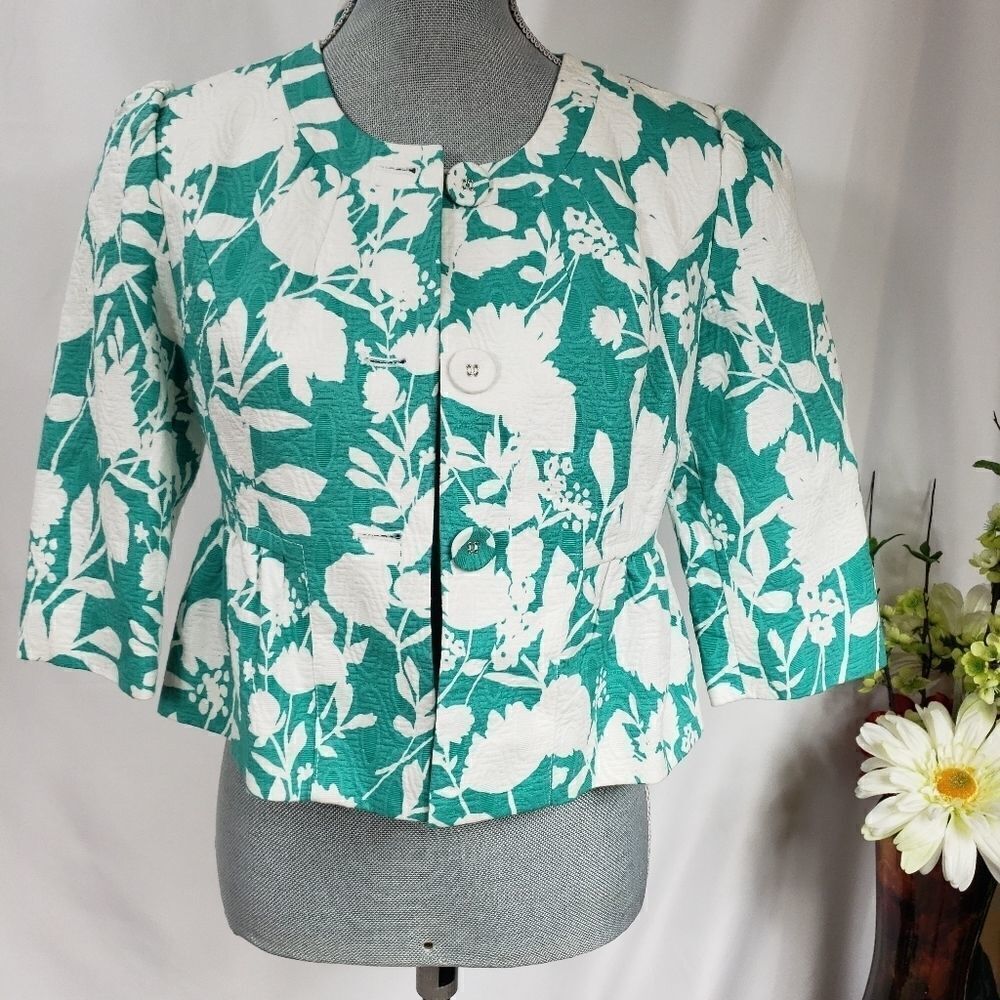 NWOT Gorgeous Chadwicks Seafoam Green Coat with Flower Pattern. Size 4